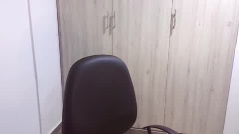  Khawit  online show from 02/17/25, 09:35