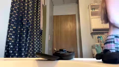 kay_la online show from 11/26/25, 11:11