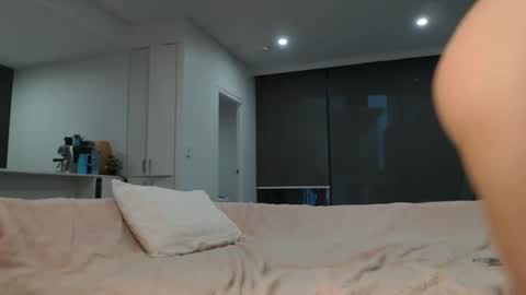 Snapshot of kaylaaaa111 chatting on 02/05/25, 08:11 khaleesi online show from 02/05/25, 08:11