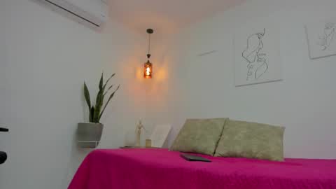 Snapshot of kaylajhonnes6 chatting on 11/03/25, 01:34 K A Y L A online show from 11/03/25, 01:34