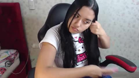 Snapshot of kaylak18x chatting on 11/11/25, 01:27 Kayla online show from 11/11/25, 01:27