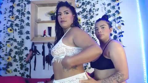 Snapshot of kaylie_and_dakota_ chatting on 09/27/25, 01:54 kaylie and dakota online show from 09/27/25, 01:54