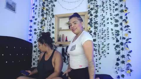 Snapshot of kaylie_and_dakota_ chatting on 10/18/25, 02:07 kaylie and dakota online show from 10/18/25, 02:07