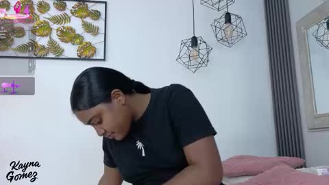 Snapshot of kayna_gomez chatting on 12/22/25, 07:00 Kayna online show from 12/22/25, 07:00