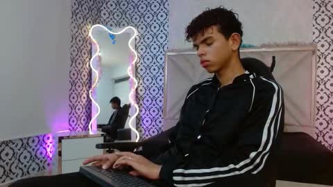 Snapshot of keahi_tay chatting on 02/18/26, 12:56 keahi online show from 02/18/26, 12:56