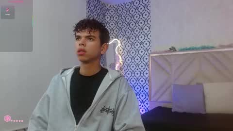 Snapshot of keahi_tay chatting on 02/27/26, 11:43 keahi online show from 02/27/26, 11:43