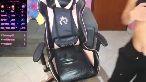 Snapshot of keeiity_moon chatting on 02/15/25, 02:00 keeiity_moon online show from 02/15/25, 02:00