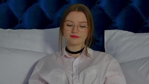 Keira online show from 02/21/25, 12:49