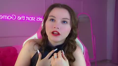 Keira online show from 11/18/25, 06:12