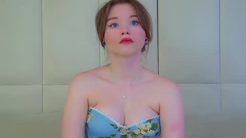 Snapshot of keiraace chatting on 05/17/26, 06:33 Keira online show from 05/17/26, 06:33