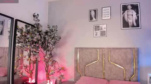 keirahartz online show from 11/18/25, 03:34