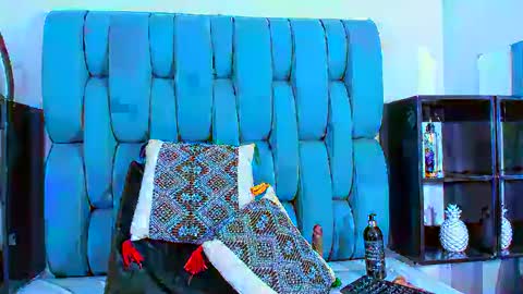   online show from 02/08/25, 07:38