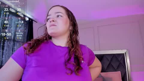 Snapshot of keitlynsoto chatting on 09/16/25, 12:17 Sofia online show from 09/16/25, 12:17