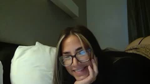 Snapshot of kekes2015 chatting on 10/13/25, 02:11 kekes2015 online show from 10/13/25, 02:11