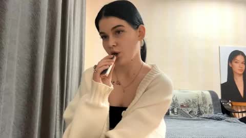 Snapshot of kelligosda chatting on 04/14/26, 03:40 Bella online show from 04/14/26, 03:40