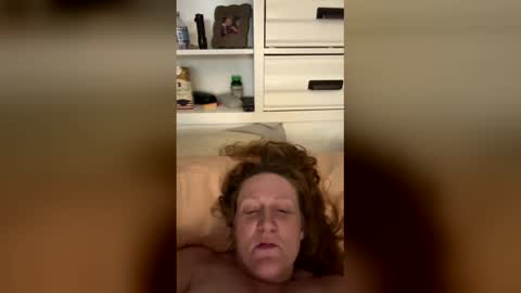 Snapshot of kellilyn10 chatting on 03/21/26, 08:19 kellilyn10 online show from 03/21/26, 08:19