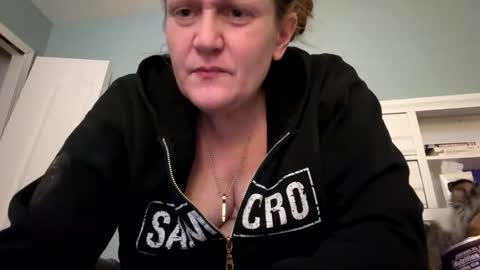 Snapshot of kellilyn10 chatting on 04/13/26, 01:44 kellilyn10 online show from 04/13/26, 01:44