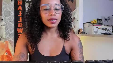 kelly__thomson online show from 10/30/25, 10:43