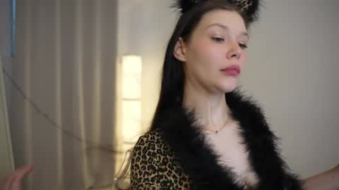 Snapshot of kelly_ember chatting on 12/30/24, 10:10 KELLY online show from 12/30/24, 10:10