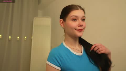 Snapshot of kelly_ember chatting on 01/06/25, 02:03 KELLY online show from 01/06/25, 02:03