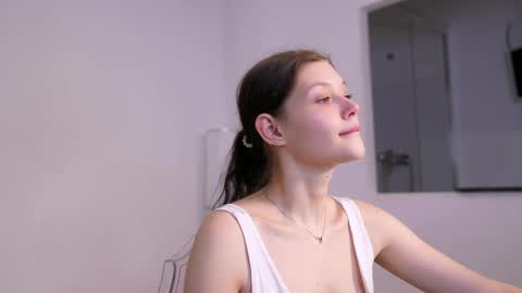 Snapshot of kelly_ember chatting on 01/09/25, 05:33 KELLY online show from 01/09/25, 05:33