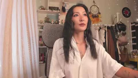 Snapshot of kellyasian chatting on 07/15/26, 06:40 Leia online show from 07/15/26, 06:40