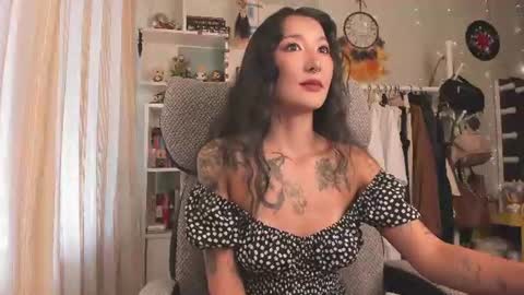 Snapshot of kellyasian chatting on 07/17/26, 06:20 Leia online show from 07/17/26, 06:20