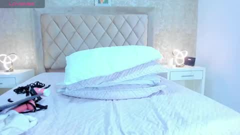 kellyMillian  online show from 12/05/24, 06:33