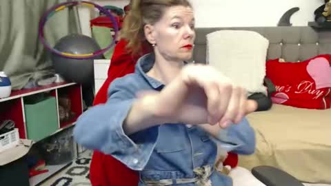 kelly online show from 03/09/25, 01:14