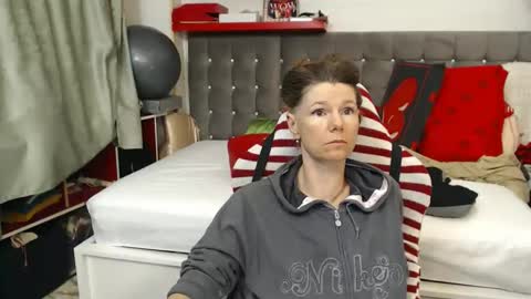 Snapshot of kellynumber chatting on 05/15/26, 11:12 kelly online show from 05/15/26, 11:12