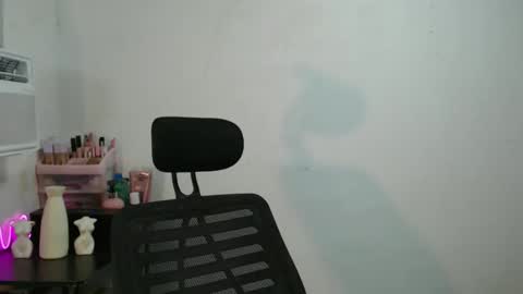 KELLY MCDOLEN online show from 05/10/26, 06:02