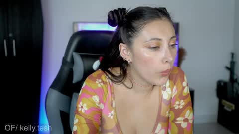 Kelly online show from 09/19/25, 05:02