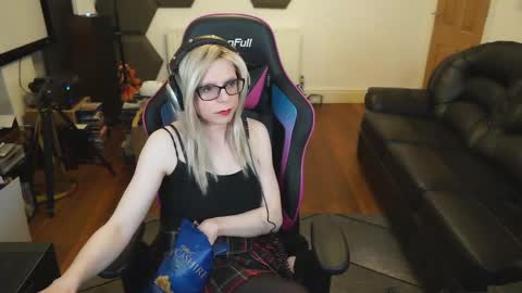 Snapshot of kelseycobalt chatting on 02/13/25, 11:58 kelseycobalt online show from 02/13/25, 11:58