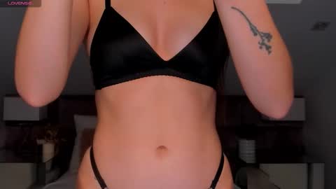 kelsi_di online show from 11/16/25, 06:08