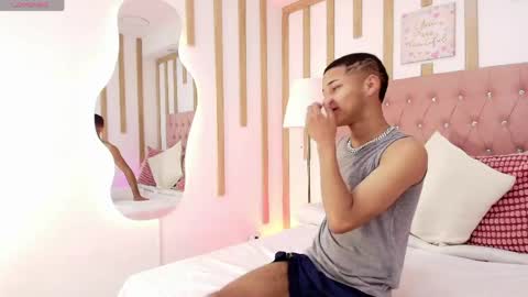 Snapshot of kelvin_josue chatting on 04/10/26, 12:32 Kelvin online show from 04/10/26, 12:32