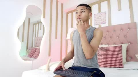 Snapshot of kelvin_josue chatting on 04/11/26, 12:20 Kelvin online show from 04/11/26, 12:20