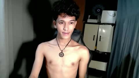 Snapshot of ken_bigcockxx chatting on 10/27/25, 06:45 Ken online show from 10/27/25, 06:45