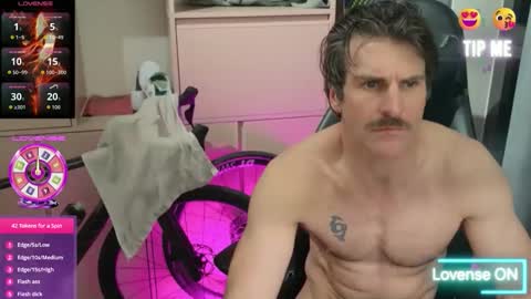 Snapshot of ken_davids chatting on 12/15/25, 04:55 KenD online show from 12/15/25, 04:55