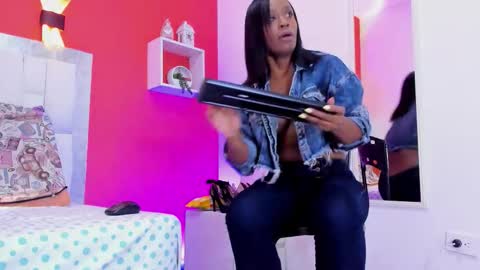 kendal_hot69_ online show from 03/22/26, 11:35