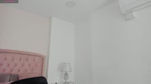 Snapshot of kendall__fox chatting on 09/21/25, 05:09 Kendall online show from 09/21/25, 05:09