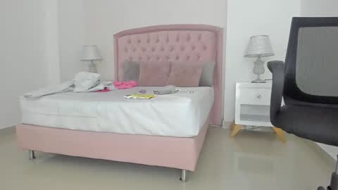 Snapshot of kendall__fox chatting on 09/24/25, 06:28 Kendall online show from 09/24/25, 06:28