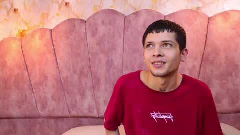 Snapshot of kendalltaylorr chatting on 10/26/25, 12:22 Kendall and Taylor online show from 10/26/25, 12:22