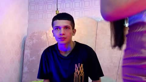 Snapshot of kendalltaylorr chatting on 12/03/25, 12:36 Kendall and Taylor online show from 12/03/25, 12:36