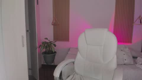 Kendall  online show from 09/22/25, 08:33