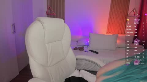 Kendall  online show from 11/08/25, 05:56