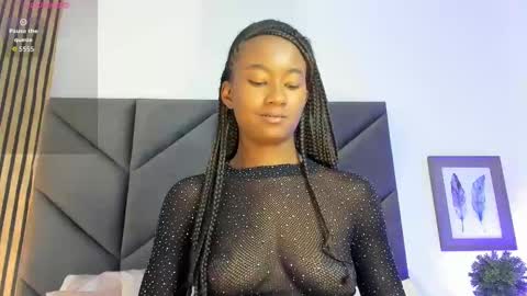 Snapshot of kendalross28 chatting on 09/17/25, 01:13 Kendall online show from 09/17/25, 01:13