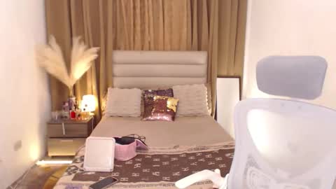 kendalveronika online show from 11/12/25, 08:37