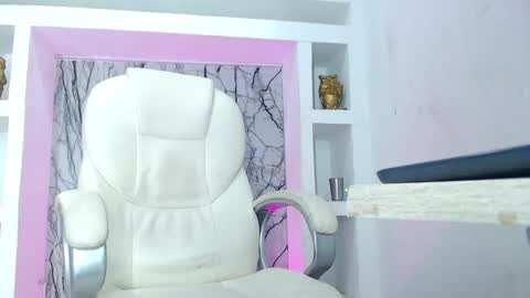 K E N D R A  online show from 02/06/25, 11:43