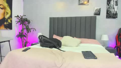 Snapshot of kendra_london chatting on 04/28/26, 11:15 Kendra London online show from 04/28/26, 11:15