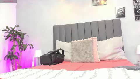 Snapshot of kendra_london chatting on 05/13/26, 11:29 Kendra London online show from 05/13/26, 11:29